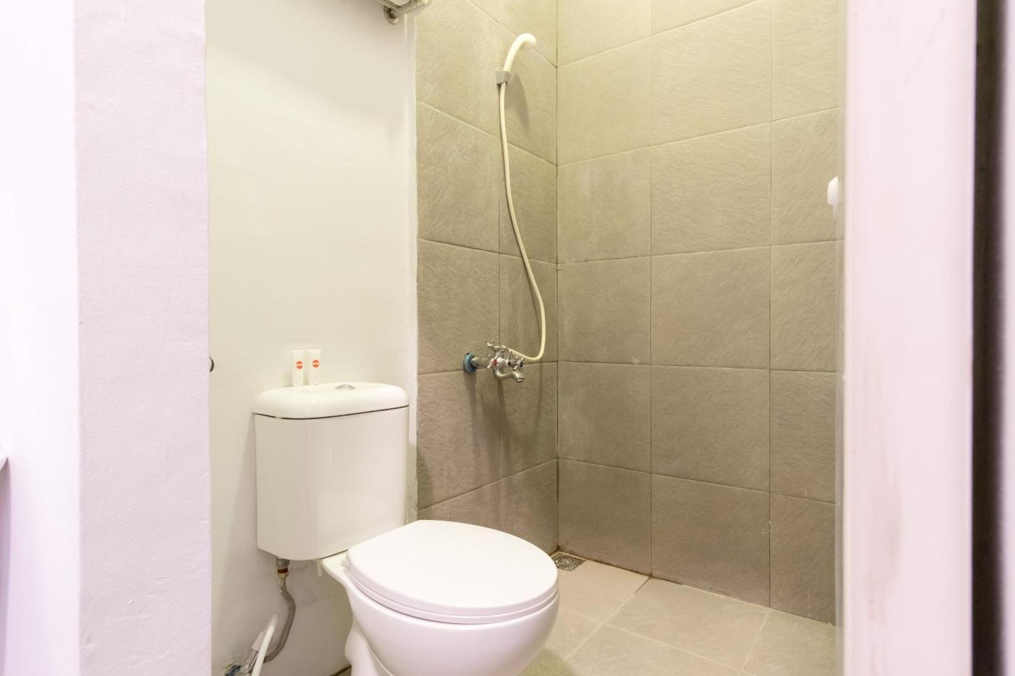 Hotel O Metropolitan Homestay Near Komplek Asia Megamas Medan Exterior foto